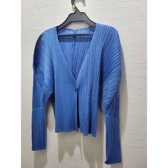 PLEATS PLEASE ISSEY MIYAKE(プリーツプリーズイッセイミヤケ)の新品未使用pleats please jo123ブルー4サイズ レディースのトップス(カーディガン)の商品写真