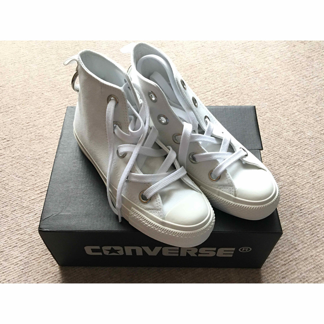 CONVERSE(コンバース)の未使用品　コンバース　ハイカット22.5センチ　小さめ レディースの靴/シューズ(スニーカー)の商品写真