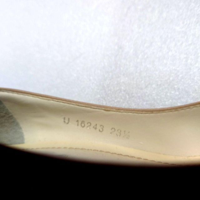 DIANA(ダイアナ)の《人気品》ダイアナ　レザー　パンプス　リボン　23.5cm　レディース レディースの靴/シューズ(ハイヒール/パンプス)の商品写真