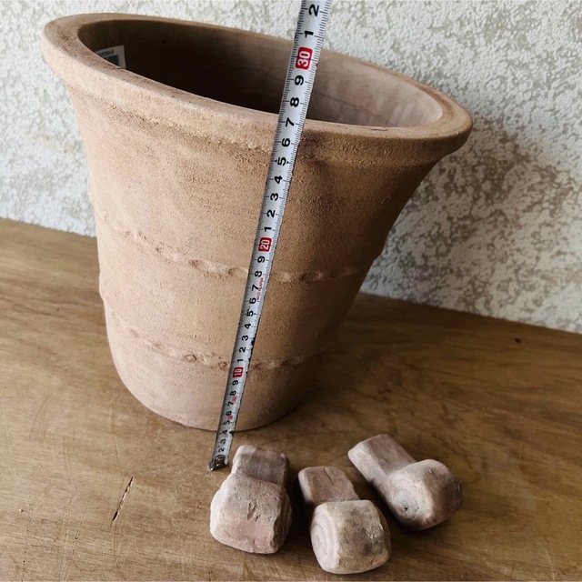 陶器鉢。アンティーク風テラコッタ陶器足付き小サイズ ハンドメイドのフラワー/ガーデン(プランター)の商品写真