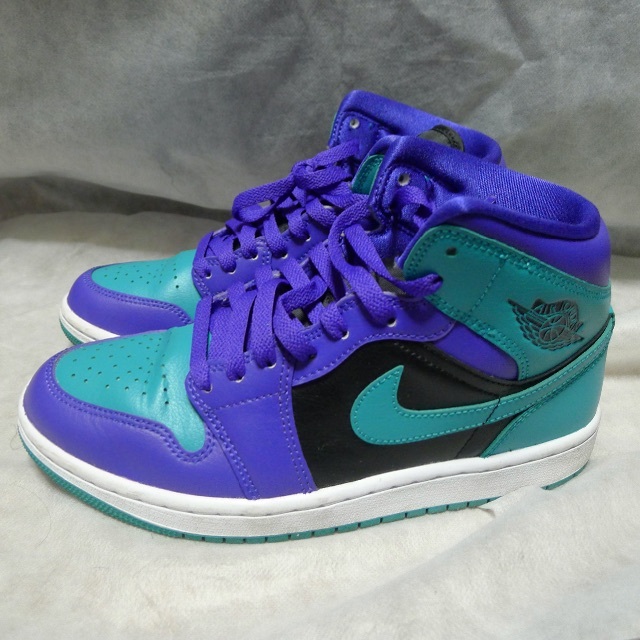 スニーカー NIKE - NIKE WMNS AIR JORDAN 1 MID