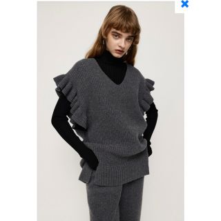 スライ(SLY)のSLY  WOOL ARM FRILL V／N RIB ベスト(ニット/セーター)