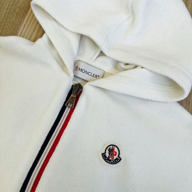 MONCLER(モンクレール)のモンクレール　ロンパース　おくるみ　カバーオール　白 キッズ/ベビー/マタニティのベビー服(~85cm)(カバーオール)の商品写真