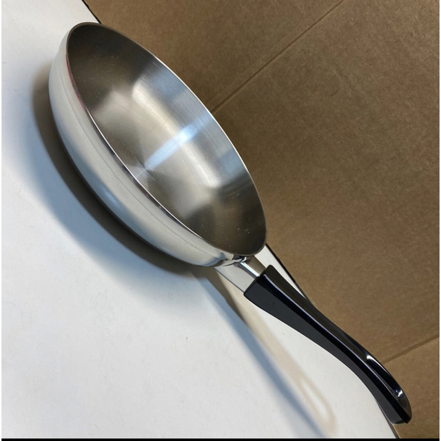 ロイヤルクイーン　【IH対応品】　小スキレット　中古品 インテリア/住まい/日用品のキッチン/食器(鍋/フライパン)の商品写真