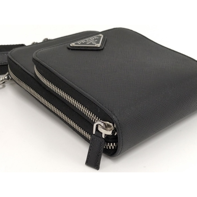 PRADA(プラダ)のPRADA スマートフォンケース ショルダーポーチ サフィアーノレザー ブラック レディースのバッグ(ボディバッグ/ウエストポーチ)の商品写真