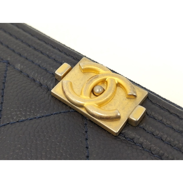 CHANEL(シャネル)のCHANEL ボーイシャネル ラウンドファスナー長財布 マトラッセ レザー レディースのファッション小物(財布)の商品写真