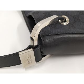 Gucci - GUCCI ショルダーバッグ 肩がけ 巾着 GGキャンバス ブラック