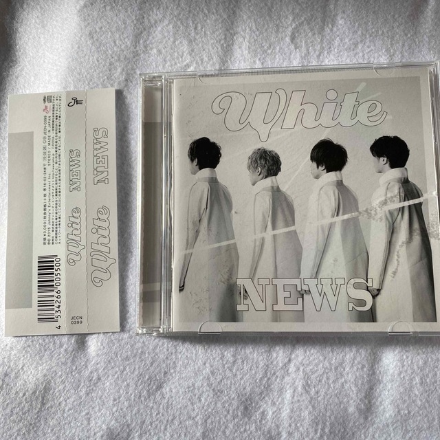 Johnny's(ジャニーズ)のWhite    アルバム　NEWS エンタメ/ホビーのCD(ポップス/ロック(邦楽))の商品写真