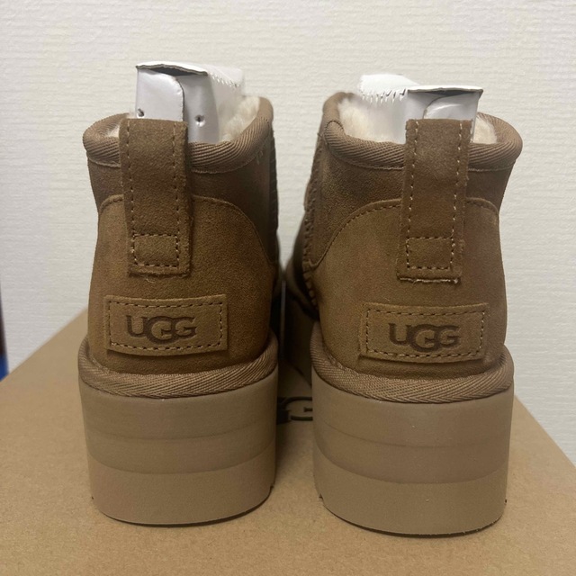 UGG CLASSIC ULTRA MINI PLATFORM 4