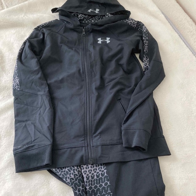 UNDER ARMOUR(アンダーアーマー)のアンダーアーマーセットアップ⭐️ キッズ/ベビー/マタニティのキッズ服男の子用(90cm~)(Tシャツ/カットソー)の商品写真