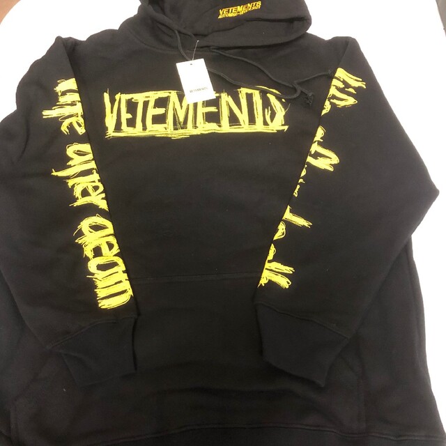 店内全品ポイント2倍!! vetements パーカー 一度着用のみ ほぼ新品タグ