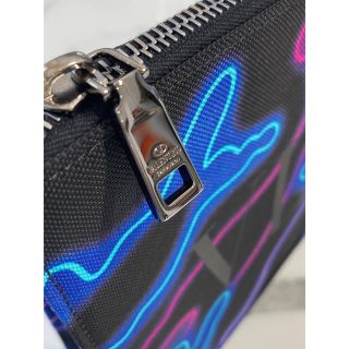 VALENTINO - ヴァレンティノ クラッチバッグ ポーチ ブラック ネオンの