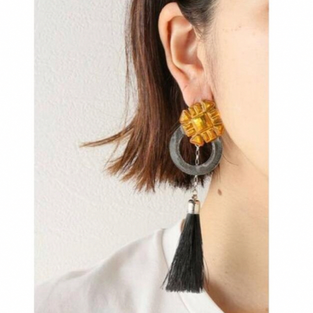 【新品】TOGA PULLA fringe earrings ブラック　ゴールド 3