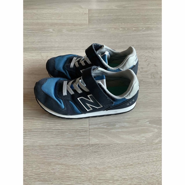 New Balance(ニューバランス)のニューバランス　373  21.5cm. ネイビーxブルー キッズ/ベビー/マタニティのキッズ靴/シューズ(15cm~)(スニーカー)の商品写真