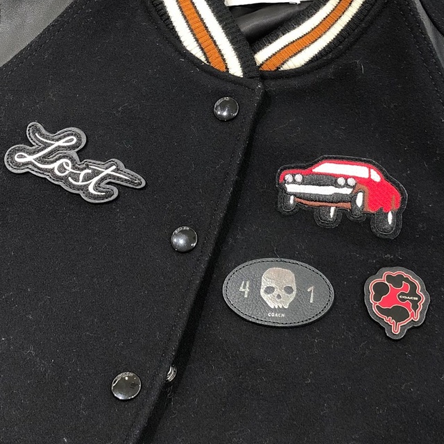 濃いピンク系統 コーチ COACH ワッペンスタジャン スタジャン