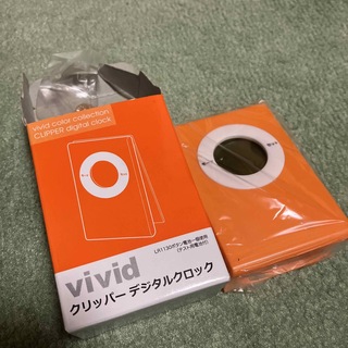 クリッパーデジタルクロック vivid オレンジ色 ボタン電池付き(その他)