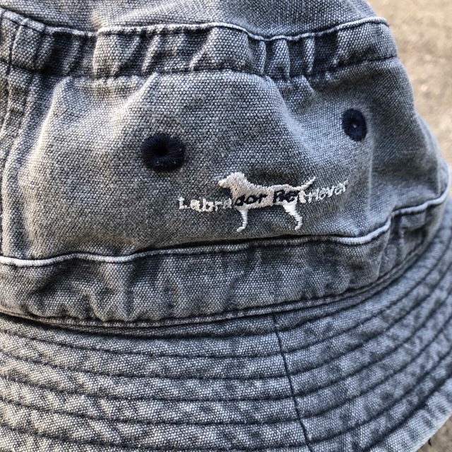 Labrador Retriever(ラブラドールリトリーバー)のLabrador Retriever オールド バケットハット メンズの帽子(ハット)の商品写真