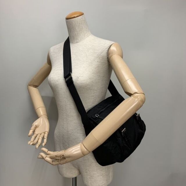 最新 PRADA - プラダ/ショルダーバッグ/ナイロン/フラップ付/黒/1BD953 最新 PRADA - プラダ/ショルダーバッグ/ナイロン/フラップ付/黒/1BD953