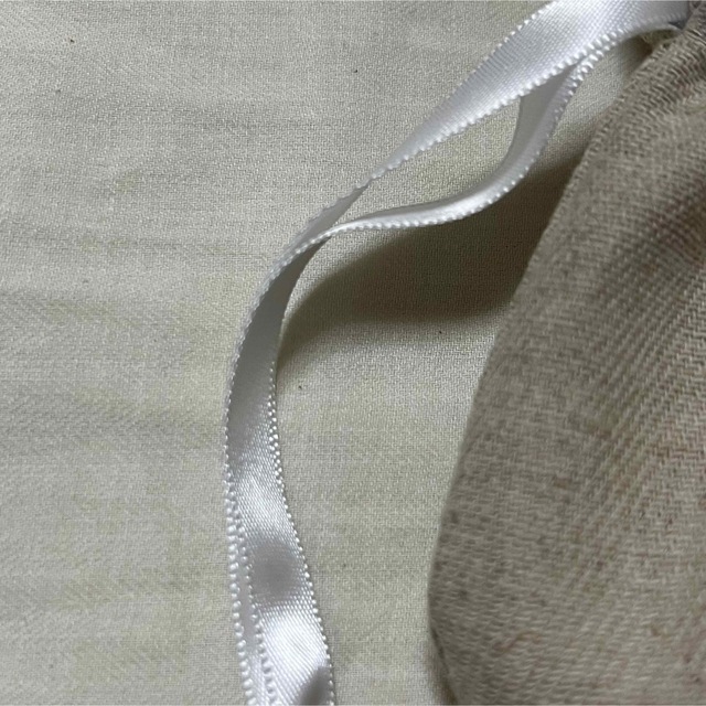 春を感じるミモザ刺繍の巾着ポーチ レディースのファッション小物(ポーチ)の商品写真