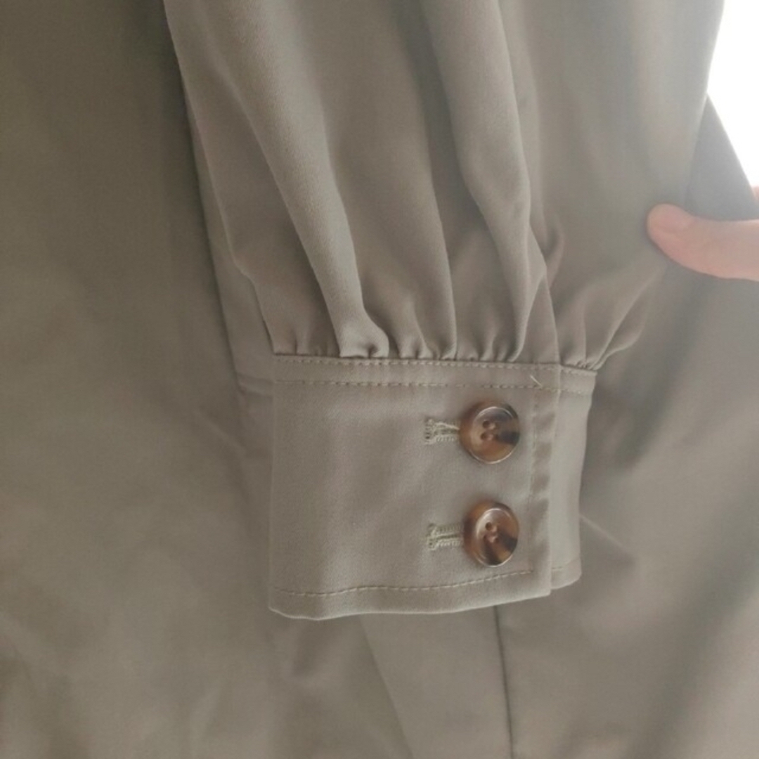 くすみグリーン　ロングコート レディースのジャケット/アウター(トレンチコート)の商品写真