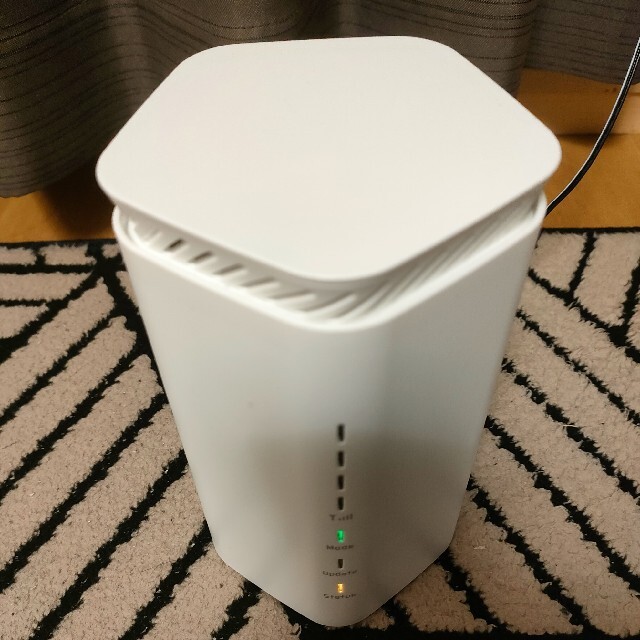 NEC(エヌイーシー)のSpeed Wi-Fi HOME 5G L12 ホワイト　ホームルーター スマホ/家電/カメラのPC/タブレット(PC周辺機器)の商品写真