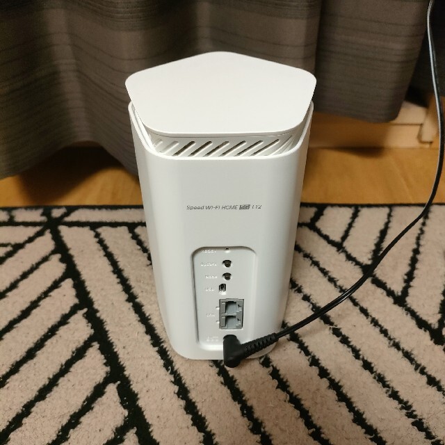 NEC(エヌイーシー)のSpeed Wi-Fi HOME 5G L12 ホワイト　ホームルーター スマホ/家電/カメラのPC/タブレット(PC周辺機器)の商品写真