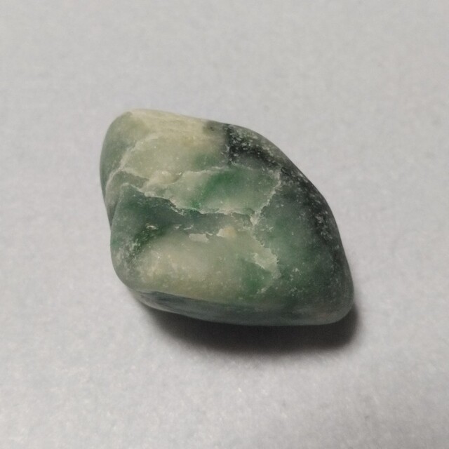 完璧 糸魚川翡翠 254g海翡翠 原石 ひすい ヒスイ 翡翠 ad-naturam.fr