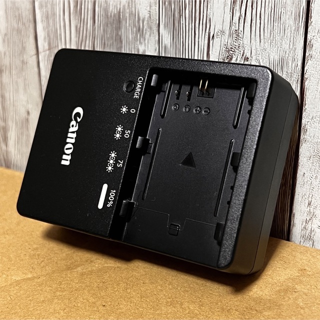 Canon(キヤノン)のCanon LC-E6 充電器 スマホ/家電/カメラのカメラ(その他)の商品写真