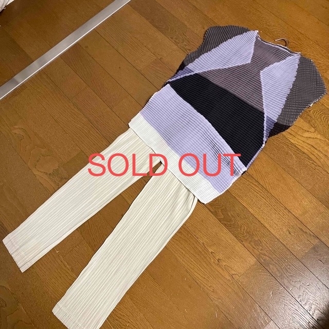 贅沢品 ISSEY ご成約済みです。 イッセイミヤケ フレンチスリーブ