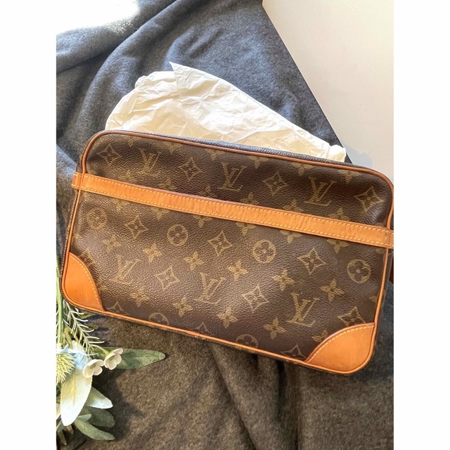 LOUIS VUITTON（ルイビトン）　セカンドバック