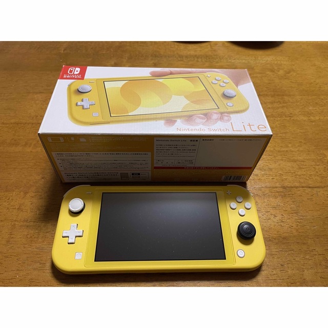 Nintendo Switch(ニンテンドースイッチ)のNintendo switchライト イエロー スマホ/家電/カメラのスマホ/家電/カメラ その他(その他)の商品写真