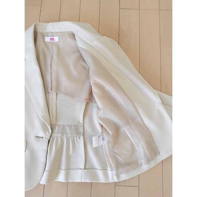 RyuRyu(リュリュ)のryuryuのワンピース、ジャケット、スカート、コサージュの4点セットです。 レディースのフォーマル/ドレス(スーツ)の商品写真