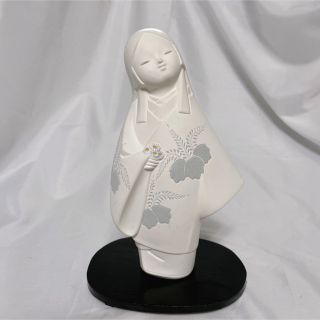 博多人形　伝統工芸士　松尾ふみお作　【のぎく】約25cm  木製黒塗台座付き(彫刻/オブジェ)