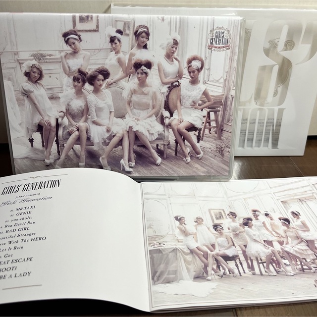 少女時代(ショウジョジダイ)のGIRLS' GENERATION（期間限定盤CDxDVD）+DVD エンタメ/ホビーのDVD/ブルーレイ(ミュージック)の商品写真