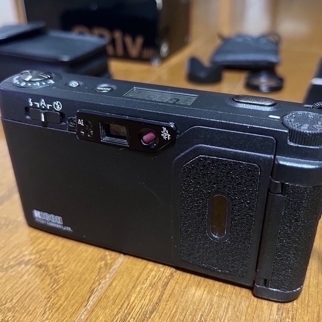 RICOH(リコー)のRICOH GR1V DATE ブラック　付属品有り スマホ/家電/カメラのカメラ(フィルムカメラ)の商品写真