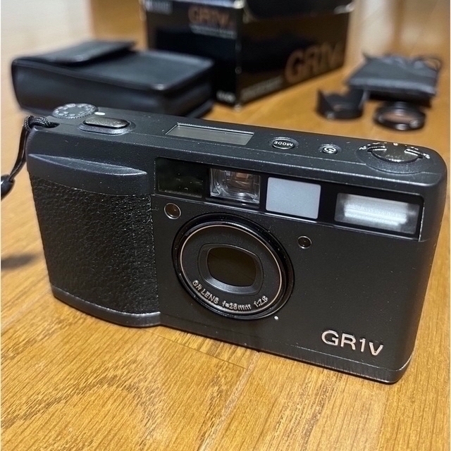 RICOH(リコー)のRICOH GR1V DATE ブラック　付属品有り スマホ/家電/カメラのカメラ(フィルムカメラ)の商品写真