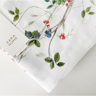 ザラホーム(ZARA HOME)の新品 ZARA HOME ザラホーム フラワー プリント テーブルクロス(テーブル用品)