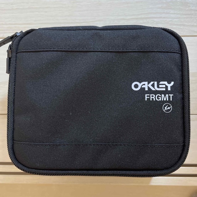 FRAGMENT(フラグメント)のIBASOMO様専用　fragment oakley ケースのみ メンズのファッション小物(サングラス/メガネ)の商品写真