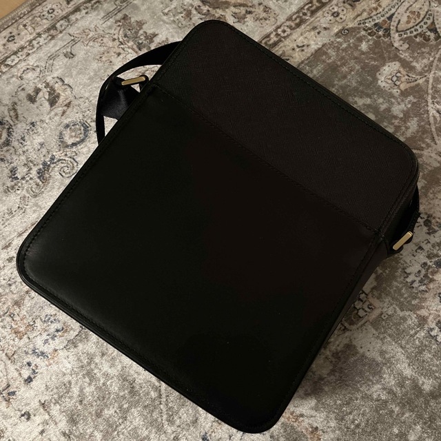 CULLNI Square leather shoulder bag レディースのバッグ(ショルダーバッグ)の商品写真