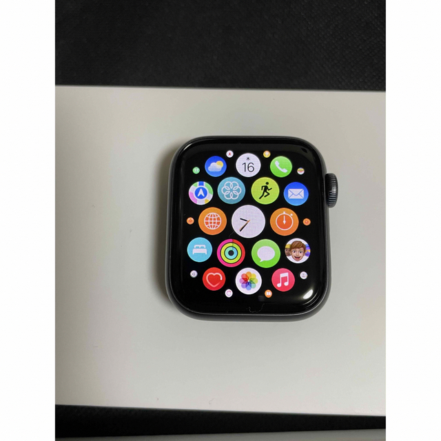 Apple Watch(アップルウォッチ)のアップル　アップルウォッチ Apple Watch SE 40mm GPSモデル スマホ/家電/カメラのスマートフォン/携帯電話(その他)の商品写真