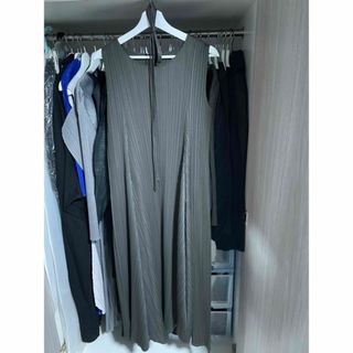 プリーツプリーズイッセイミヤケ(PLEATS PLEASE ISSEY MIYAKE)のpleats please issey miyakeワンピース　ブラウン(ロングワンピース/マキシワンピース)