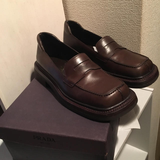 PRADA(プラダ)のプラダ ブラウン ローファー レディースの靴/シューズ(ローファー/革靴)の商品写真