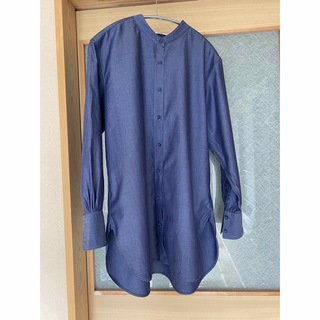 ユニクロ(UNIQLO)のUNIQLO スタンドカラーシャツ　ブルー　Sサイズ　綿100(シャツ/ブラウス(長袖/七分))