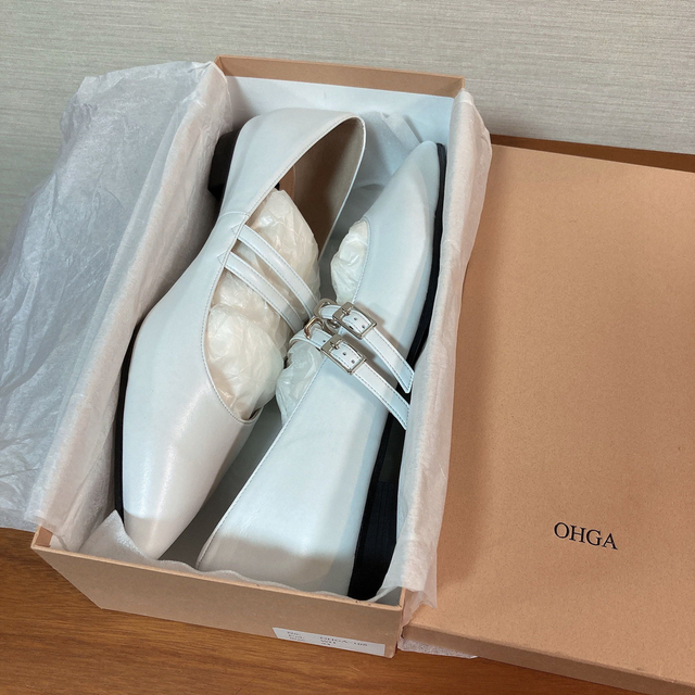 TOMORROWLAND(トゥモローランド)の新品　OHGA ダブルストラップ　パンプス　ホワイト　37 （24cm）  レディースの靴/シューズ(ハイヒール/パンプス)の商品写真