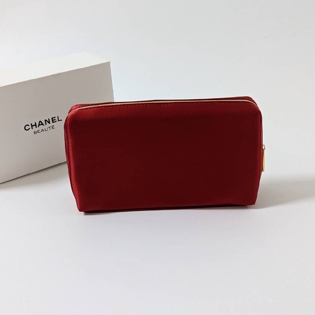 CHANEL(シャネル)の新品 シャネル ノベルティ ポーチ レッド CHANEL レディースのファッション小物(ポーチ)の商品写真