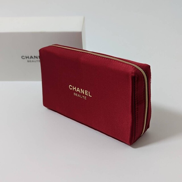 CHANEL(シャネル)の新品 シャネル ノベルティ ポーチ レッド CHANEL レディースのファッション小物(ポーチ)の商品写真