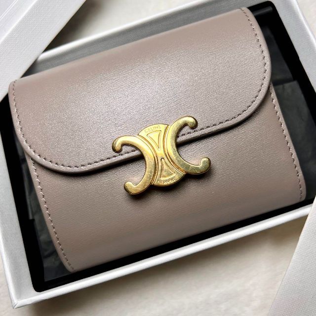 国産】 celine 未使用に近い スモールトリオンフウォレット シャイニー
