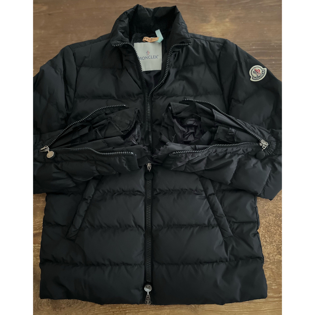 MONCLER(モンクレール)のモンクレール Sacai コラボダウン フリル 0サイズ レディースのジャケット/アウター(ダウンジャケット)の商品写真