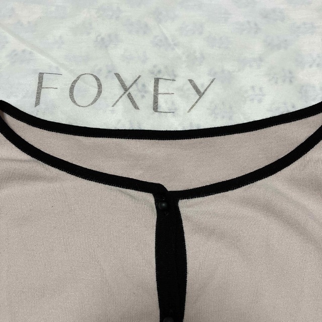 FOXEY(フォクシー)のFOXEYプリンセスローズカーディガンお値下げ レディースのトップス(カーディガン)の商品写真