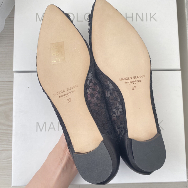 MANOLO BLAHNIK(マノロブラニク)の【新品】マノロブラニク レース×ビジュー ハンギシ バレリーナ フラットシューズ レディースの靴/シューズ(バレエシューズ)の商品写真